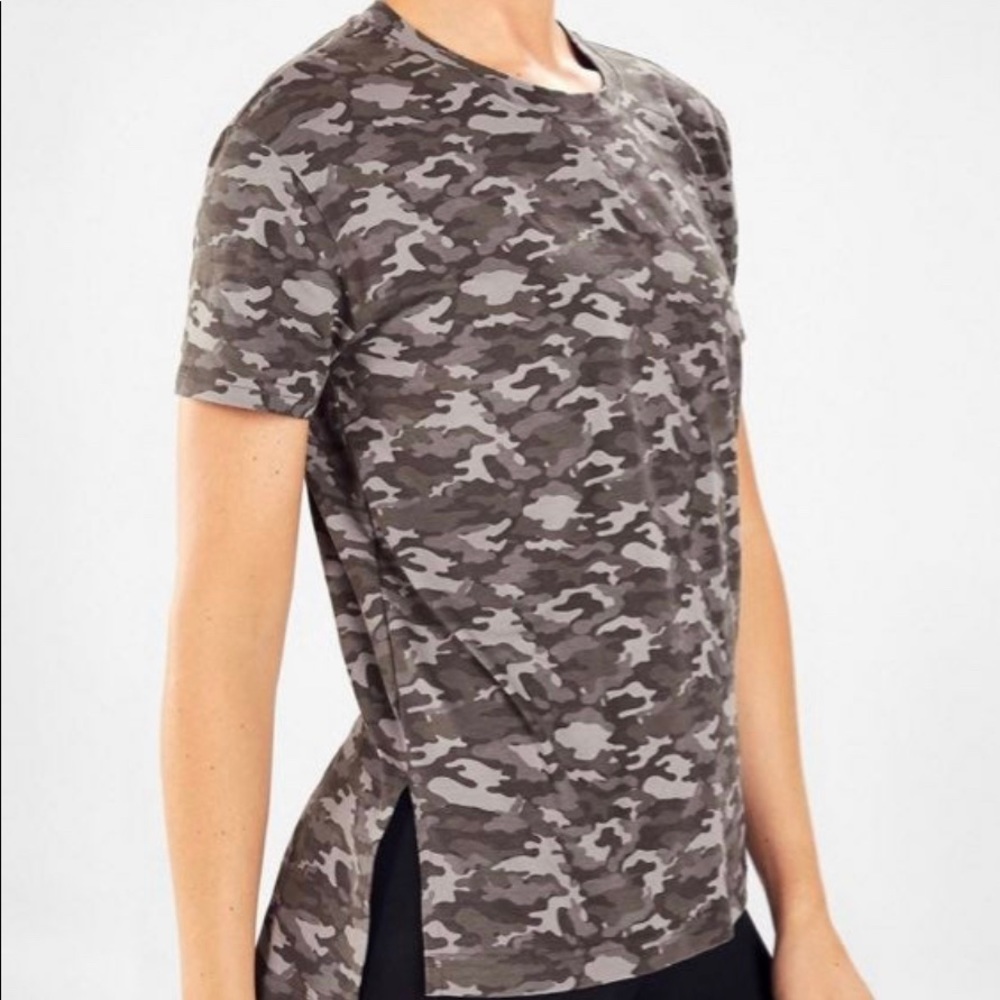 Fabletics camoflauge Amy Short-Sleeve Tee Crew Neck Tee XL